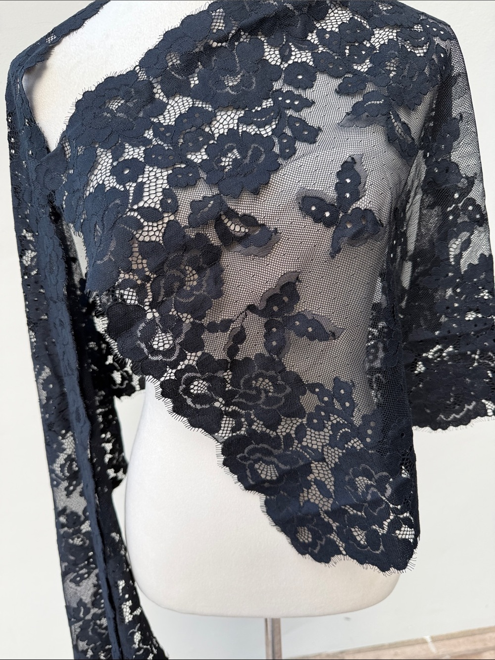 Black Floral Lace Shawl Scarf Table Runner NWOT New without Tags